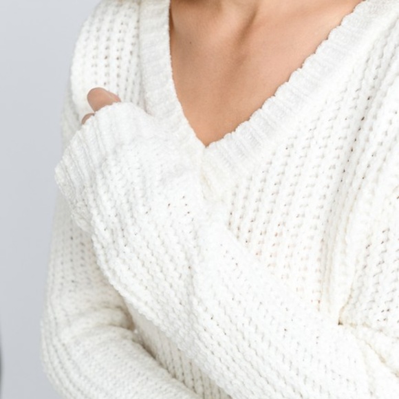 ❗️One Left❗️NWT V-Neck Long Sleeve Sweater - Picture 7 of 8